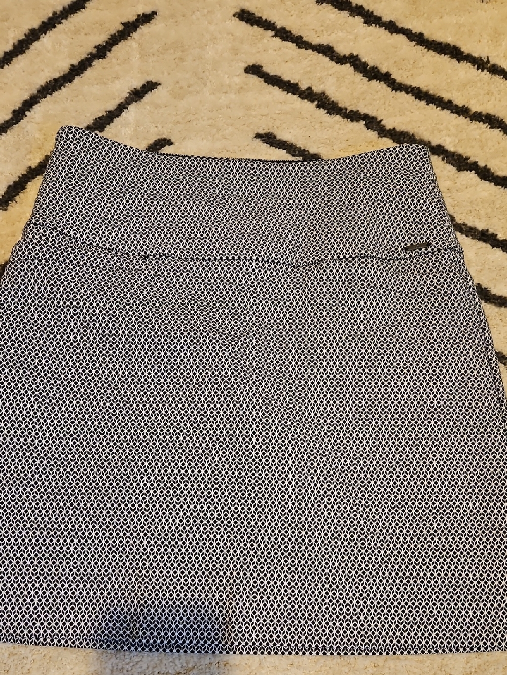 Black and White Patterned Pencil Skirt